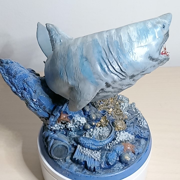 Statue Requin & Trésor Englouti 15cm - Peinte à la Main | STLFLIX – Image 3