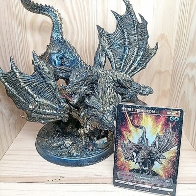 Hydre Primordiale – Figurine fantasy en résine peinte main + Carte de jeu artisanale